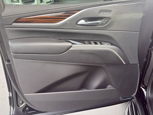 Used 2023 Cadillac Escalade ESV Premium Luxury image 27