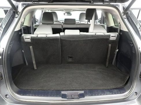 Used 2020 Toyota Highlander XLE FWD image 16