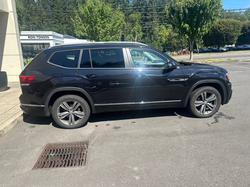 Used 2019 Volkswagen Atlas SEL R-Line AWD/4WD image 6