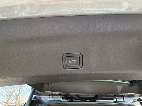 Used 2023 GMC Yukon Denali Ultimate image 13