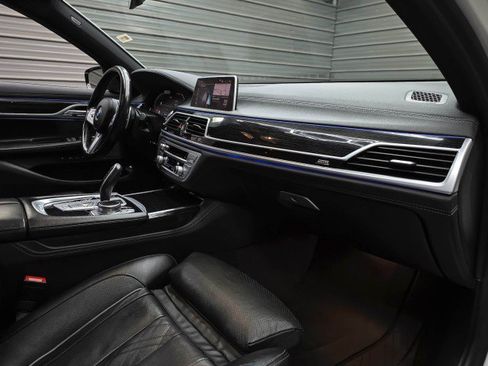 Used 2021 BMW 750i xDrive w/ M Sport Package AWD/4WD image 12