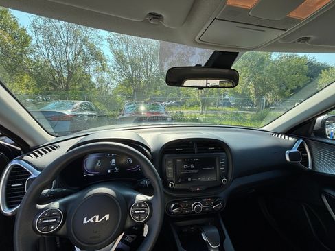 Used 2025 Kia Soul LX w/ LX Technology Package FWD image 31
