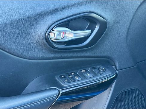 Used 2021 Jeep Cherokee Latitude Plus image 17