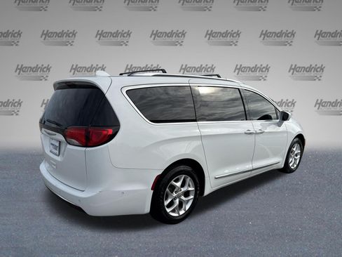 Used 2020 Chrysler Pacifica Touring-L Plus w/ Tire & Wheel Group FWD image 9