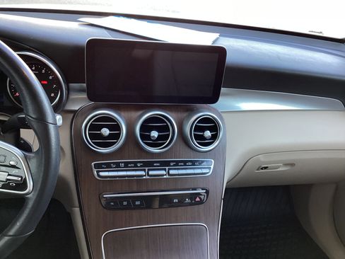 Used 2021 Mercedes-Benz GLC 300 4MATIC image 11
