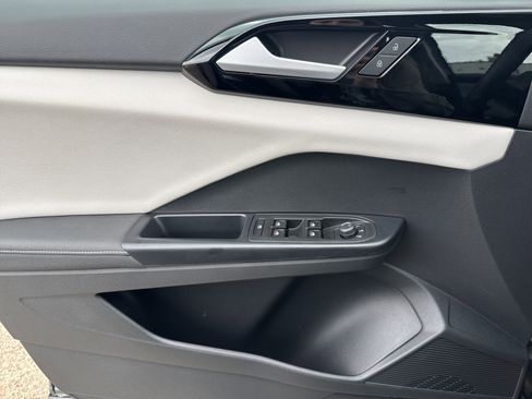 Certified 2025 Volkswagen Taos S image 9