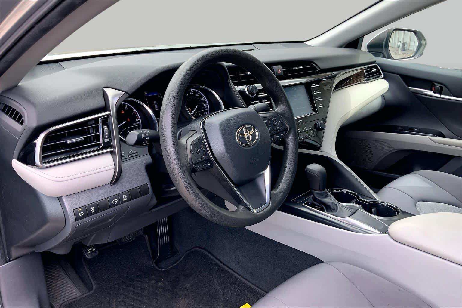 Used 2020 Toyota Camry LE FWD image 18