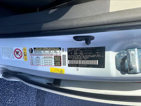 Used 2019 Toyota Sienna XLE w/ XLE Navigation Package FWD image 6