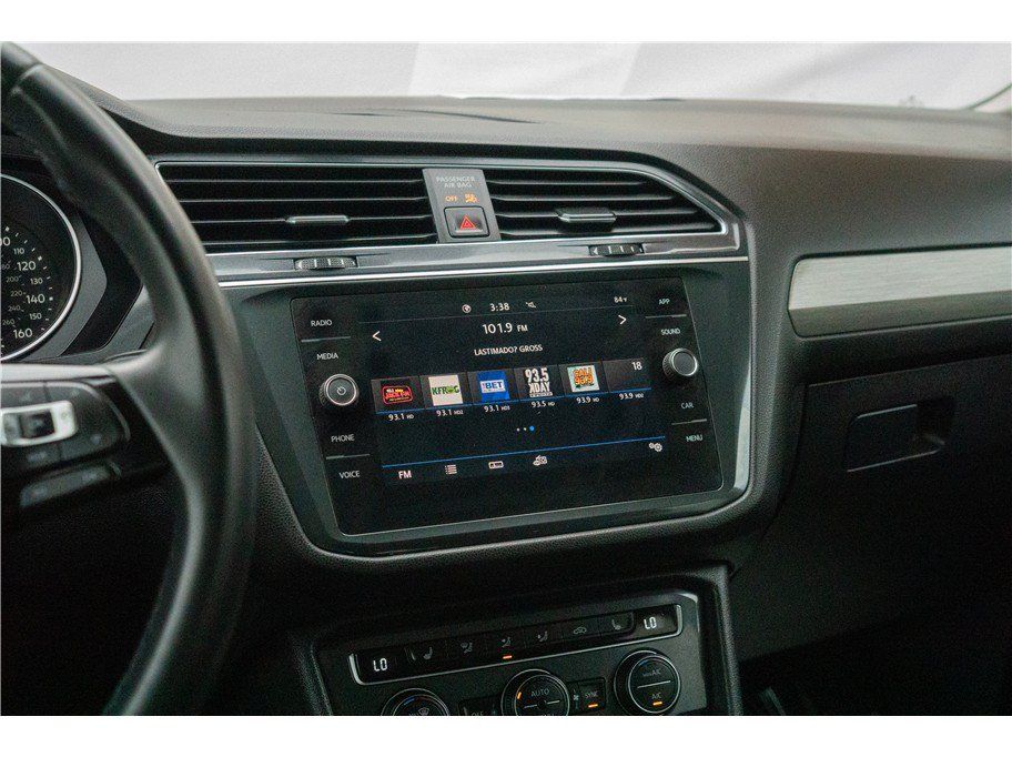 Used 2020 Volkswagen Tiguan SE w/ Panoramic Sunroof Package FWD image 20