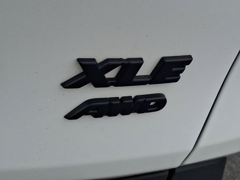 Used 2025 Toyota RAV4 XLE AWD/4WD image 5