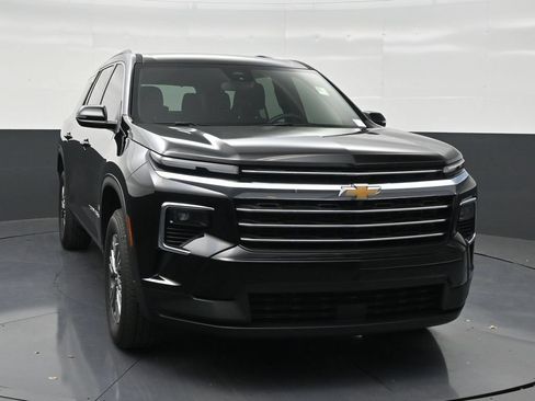 Used 2025 Chevrolet Traverse LT FWD image 7