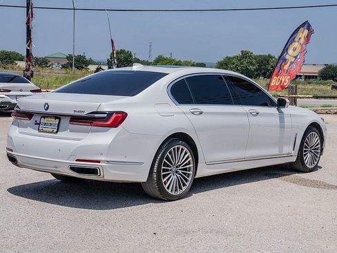Used 2022 BMW 740i w/ Luxury Rear Seating Package RWD image 5
