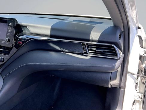 Used 2021 Toyota Camry SE FWD image 17