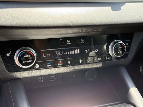 Used 2024 Mitsubishi Outlander 4WD Plug-In Hybrid image 25