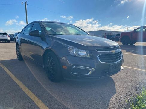 Used 2015 Chevrolet Cruze LT FWD image 2