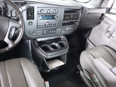 Used 2022 Chevrolet Express 3500 w/ Driver Convenience Package RWD image 21