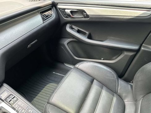 Used 2016 Porsche Macan Turbo AWD/4WD image 30