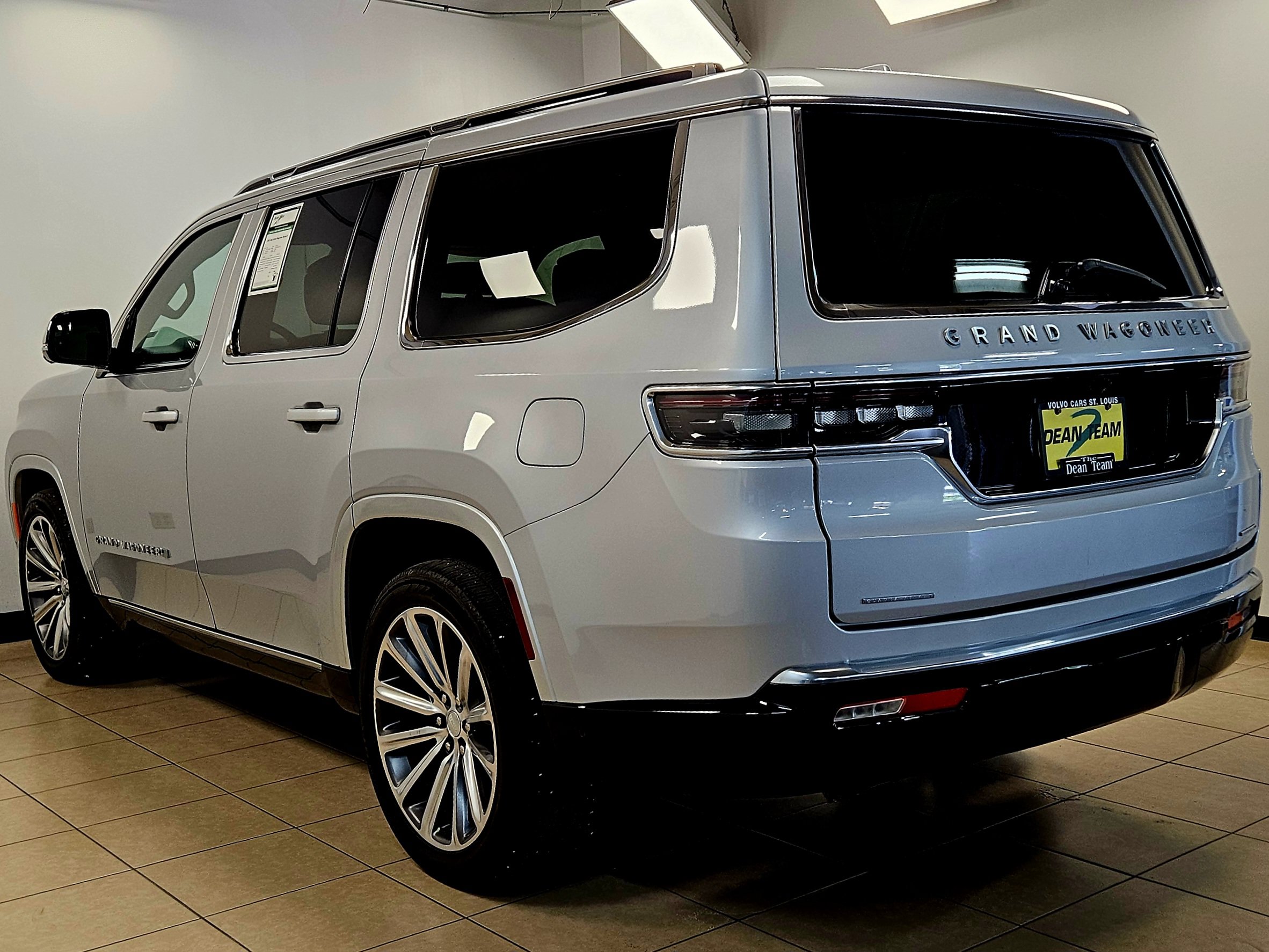 Used 2022 Jeep Grand Wagoneer Series II w/ Convenience Group III AWD/4WD image 6