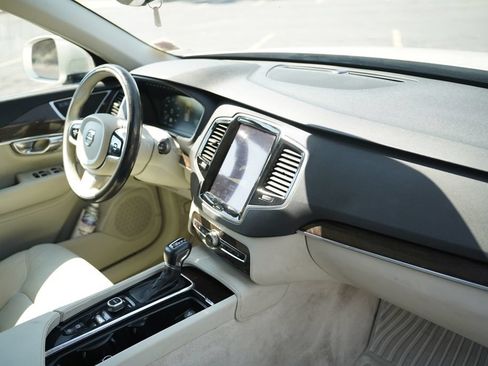 Used 2016 Volvo XC90 T6 Momentum w/ Momentum Plus Package AWD/4WD image 17