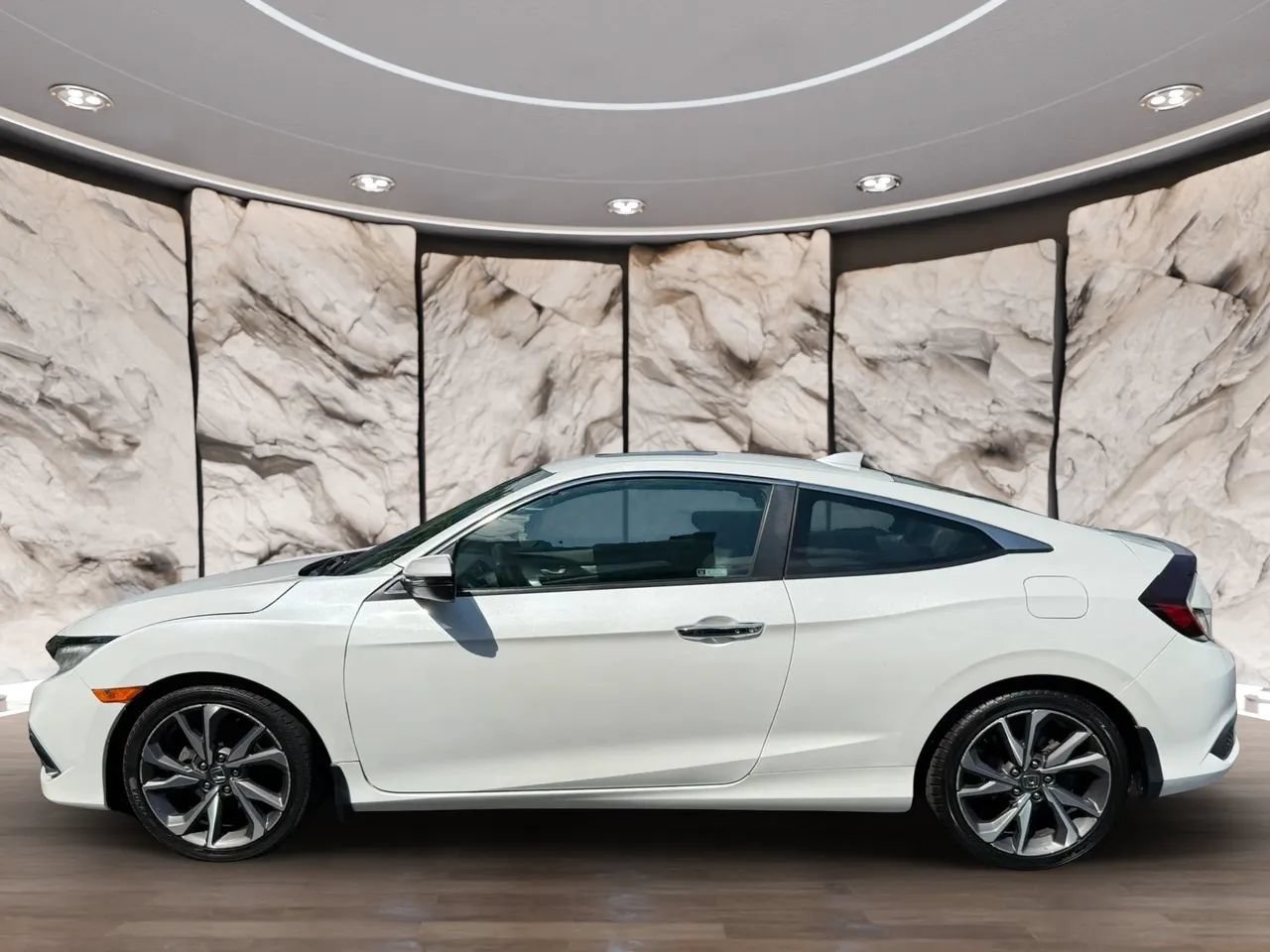 Used 2019 Honda Civic Touring image 4