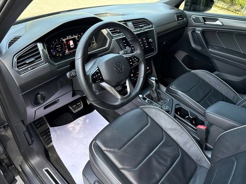 Used 2022 Volkswagen Tiguan SEL R-Line AWD/4WD image 9