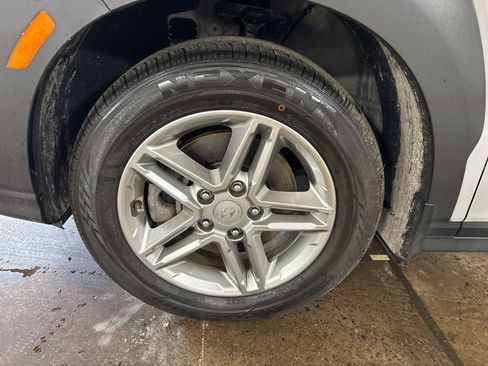 Used 2023 Hyundai Kona SE AWD/4WD image 9