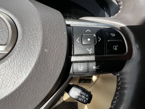 Used 2021 Lexus LX 570 4WD w/ 3rd Row & Luxury Pkg image 20