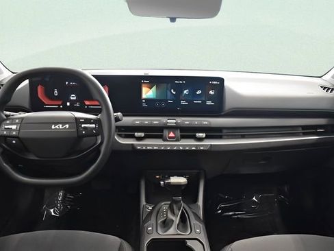 Used 2025 Kia K4 FWD image 5