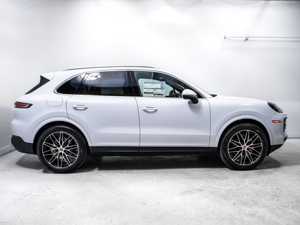 Used 2026 Porsche Cayenne AWD/4WD image 8