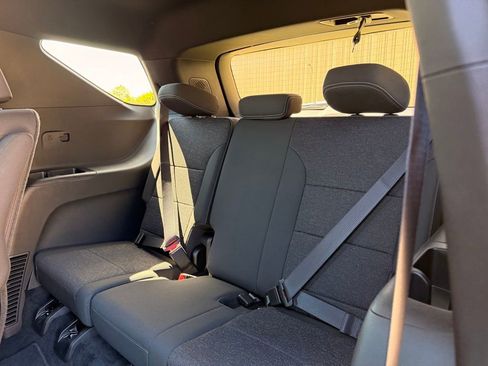 Used 2025 Chevrolet Traverse LT FWD image 26