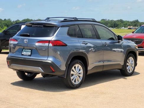 Used 2023 Toyota Corolla Cross LE image 4