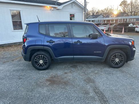 Used 2019 Jeep Renegade Sport FWD image 9