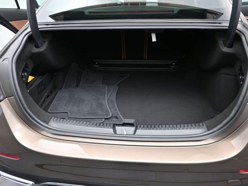 Used 2025 Mercedes-Benz E 350 Sedan image 11