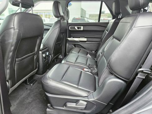 Used 2022 Ford Explorer XLT w/ Equipment Group 202A AWD/4WD image 15