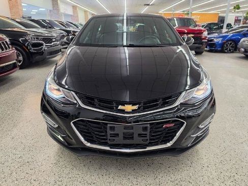 Used 2018 Chevrolet Cruze Premier FWD image 3