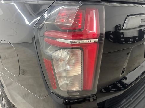 Used 2021 Chevrolet Suburban Z71 w/ Z71 Signature Package AWD/4WD image 33