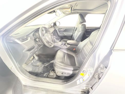 Used 2021 Toyota RAV4 XLE Premium AWD/4WD image 19