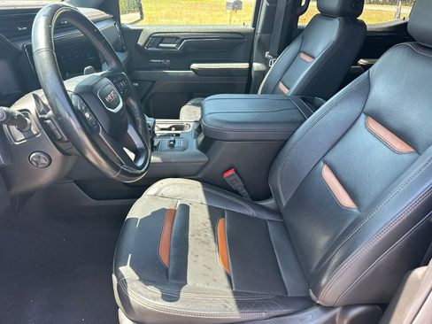 Used 2024 GMC Sierra 1500 AT4 w/ Technology Package AWD/4WD image 9