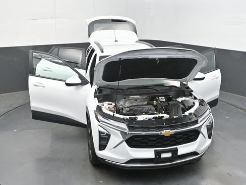 Used 2025 Chevrolet Trax LT w/ LT Convenience Package FWD image 37