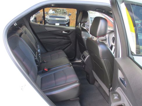 Certified 2022 Chevrolet Equinox RS w/ Infotainment Package image 14