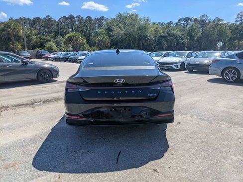 Used 2022 Hyundai Elantra Limited FWD image 4
