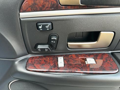 Used 2009 Lincoln Town Car Signature Limited RWD image 17