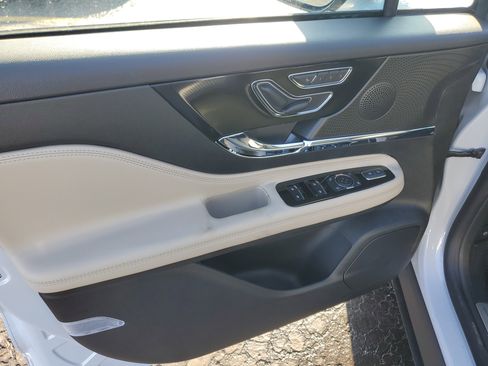 New 2026 Lincoln Corsair Premiere image 8