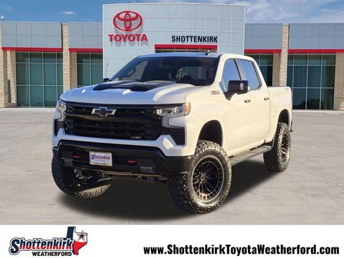 Used 2025 Chevrolet Silverado 1500 LT Trail Boss w/ Convenience Package II AWD/4WD image 1