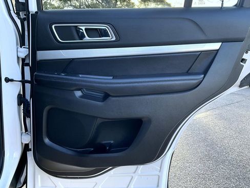 Used 2017 Ford Explorer XLT w/ Equipment Group 202A AWD/4WD image 19