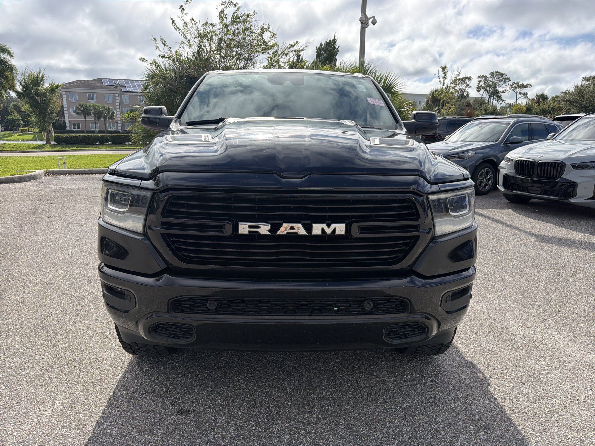 Used 2023 RAM 1500 Laramie AWD/4WD image 2