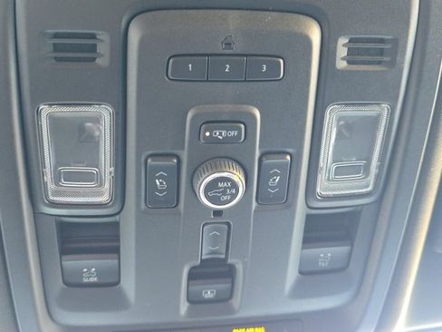 Used 2024 GMC Yukon Denali w/ Denali Reserve Package image 32