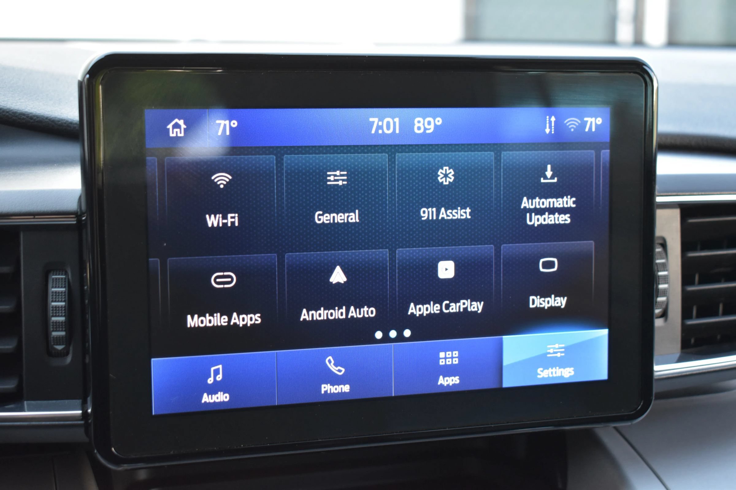 Used 2024 Ford Explorer XLT w/ Equipment Group 202A AWD/4WD image 68