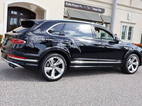 Certified 2024 Bentley Bentayga Extended Wheelbase AWD/4WD image 9