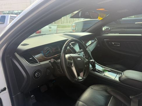 Used 2018 Ford Taurus Limited FWD image 16